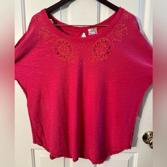 FREE PEOPLE Intimately SMALL Pink Embroidered Oversized Backless Cut Out Raw Hem - Picture 4 of 11